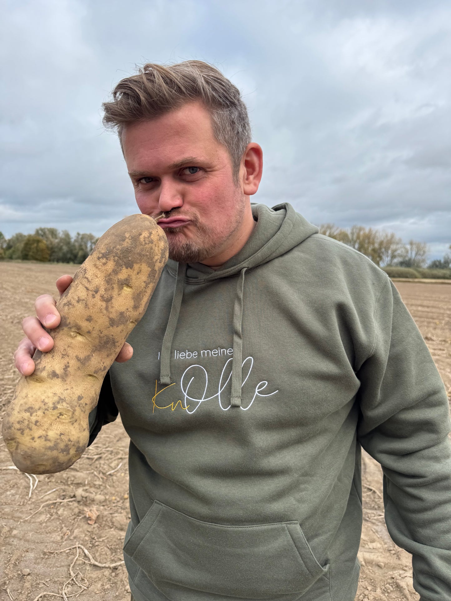 Hoodie "Ich liebe meine KnOlle" oliv